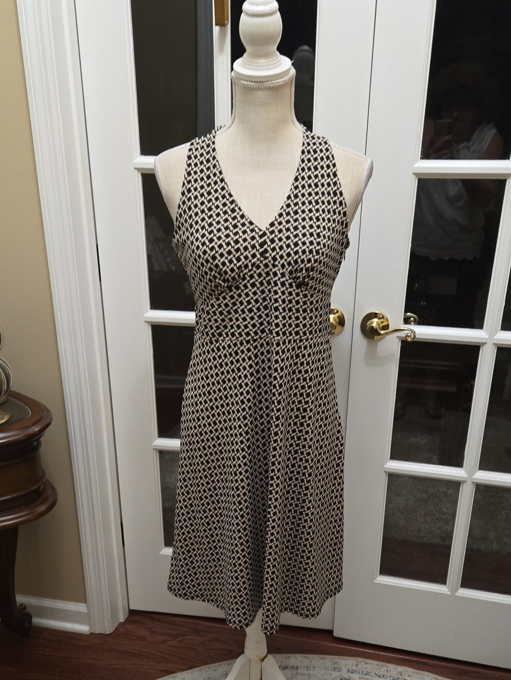 Ann Taylor Black and Cream Geometric V-Neck Midi Dress Sleeveless Size 4P EUC